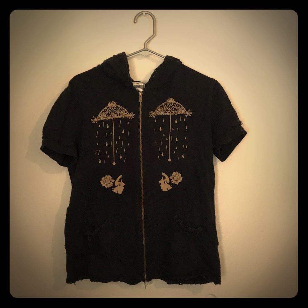 Delia’s short sleeve black hooded top size XL